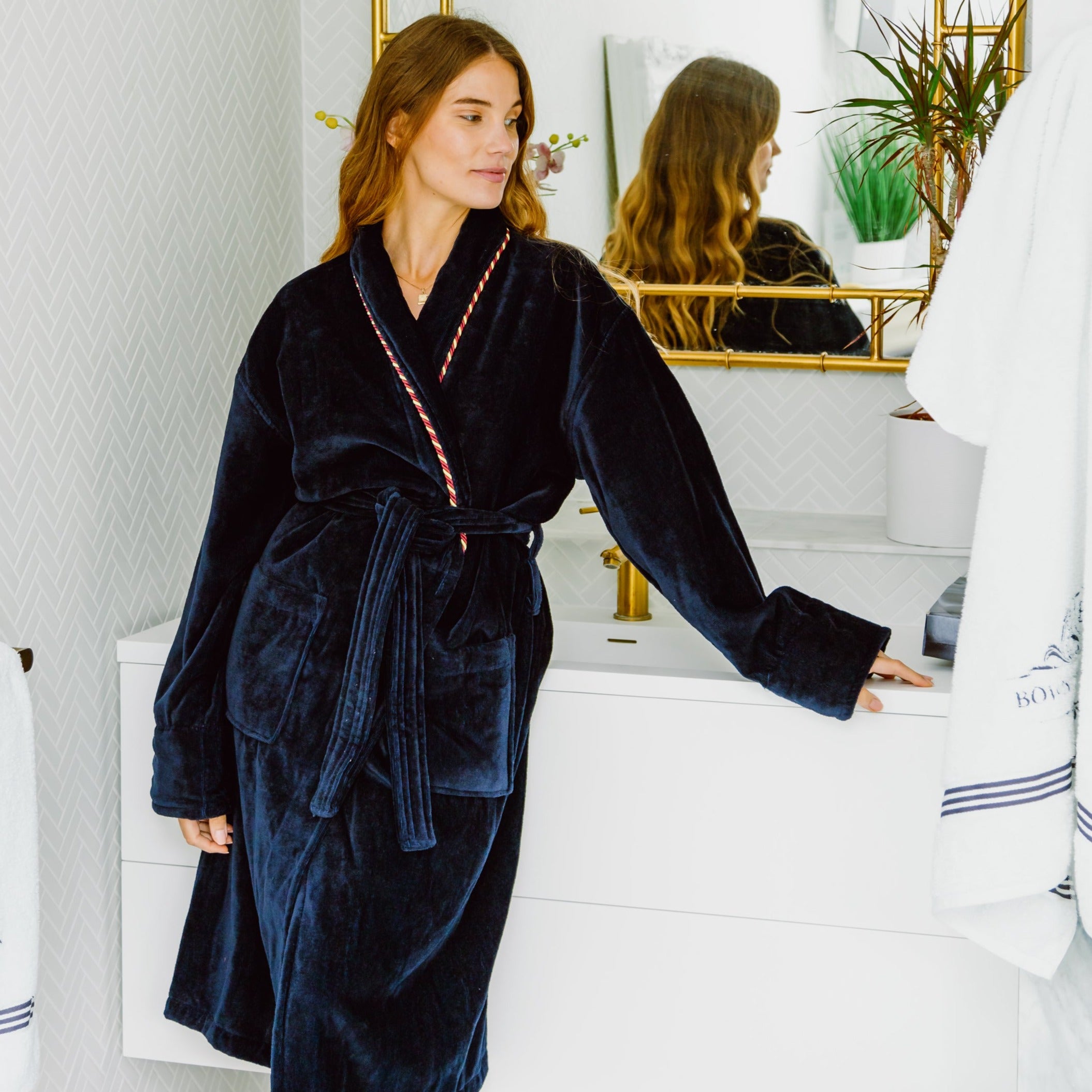 Authentic Hotel and Spa Navy Blue Unisex Turkish Cotton Waffle Weave Terry Bath  Robe with White Block Monogram - On Sale - Bed Bath & Beyond - 16498255